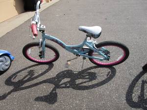 Schwinn Dee-Lite 20 Girls Bike