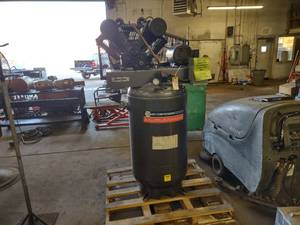 lot 2 image: Napa Industrial Air Compressor, 7.5...
