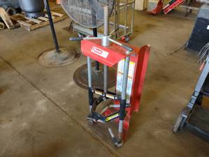 lot 3 image: Branick 7200 Strut Compressor, Work...