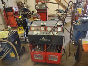 lot 19 image: White R12 & R134a Refrigerant Syste...
