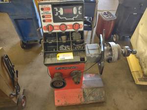 lot 21 image: Snap-On WB250A Computer Wheel Balan...