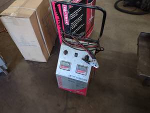 lot 31 image: Solar OS6310 Battery ChargerTester...