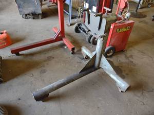 lot 39 image: Engine Stand...