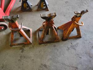 lot 46 image: (3) Jack Stands...