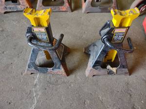 lot 48 image: (2) Craftsman 4 Ton Jack Stands...