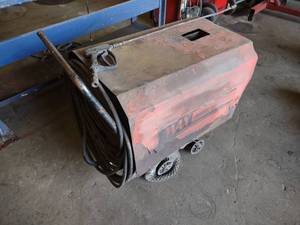 lot 50 image: Max Steam Cleaner, Worked When Last...