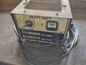 lot 63 image: 200 Amp Battery Charger, Works...
