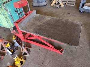 lot 67 image: Scissor Lift Cart, 48x28 Platform, ...
