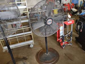 lot 69 image: Lasko Pedestal Fan, Works...