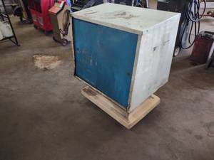 lot 87 image: Rolling Cabinet, 32x23x40...