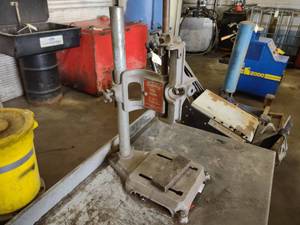 lot 91 image: Dayton Drill Stand...