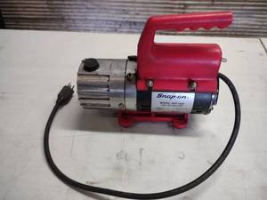 lot 112 image: Snap-On ACT-1520 Vacuum Pump, Works...