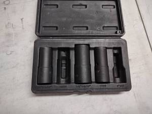 lot 124 image: Ascot Lug Sockets...
