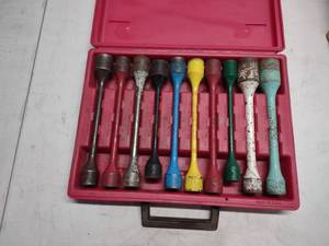 lot 127 image: Blue Point Torque Sticks...