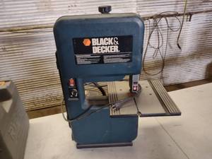 lot 151 image: Black & Decker 9 Wood Bandsaw...