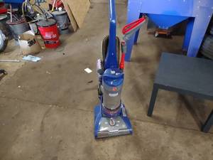 lot 176 image: Hoover Wind Tunnel Vacuum Cleaner...