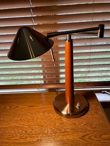 lot 103 image: Lovely Lamp