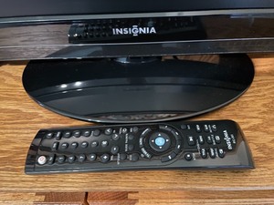 lot 45 image: 22 Inch LCD TV and DVD Video Player with Remote