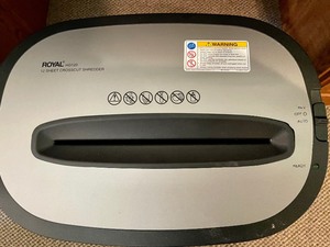 lot 100 image: Royal HG120 Crosscut Paper Shredder