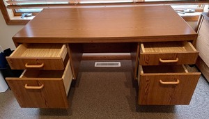 lot 104 image: Dandy Desk
