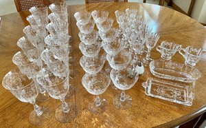 lot 42 image: Beautiful Vintage Etched Glass Ware