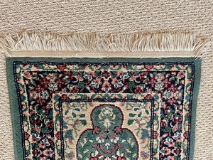 lot 31 image: Flora Willow from the Cairo Collection Accent Rug