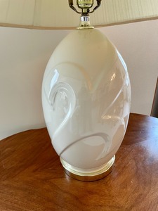 lot 22 image: Table Top Accent Lamp