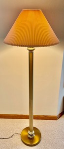 lot 19 image: Beautiful Floor Lamp