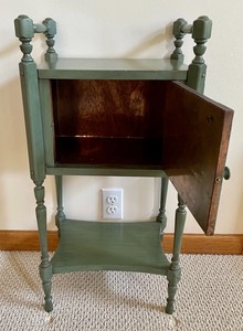 lot 21 image: Vintage Tobacco Stand