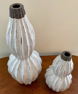 lot 20 image: 2 Marshall Fields Vases