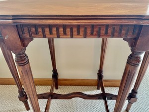 lot 8 image: Petite Antique Accent Table