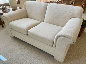 lot 1 image: Drexel Contemporary Classics Cream Loveseat
