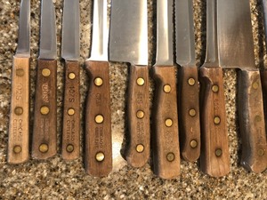 lot 60 image: 10 Chicago Cutlery Knives in a Knife Block