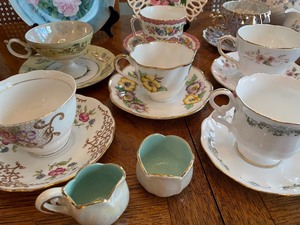 lot 75 image: Tea Party Time