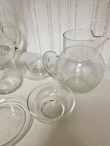 lot 91 image: Clear Glass Lot and a Plastic Bird