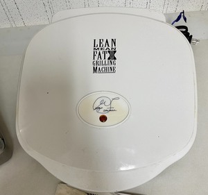 lot 94 image: Black & Decker Perfect Broil Convection Oven and George Foreman Lean Mean Grilling Machine