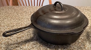 lot 128 image: Ozark by Crescent Company and Wagner Ware Cast Iron Cookware