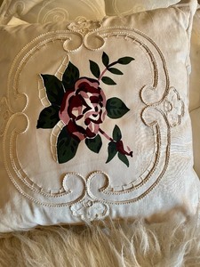 lot 152 image: Bedding Accessories