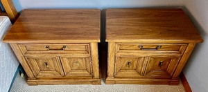 lot 150 image: Pair of Thomasville Nightstands