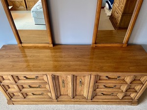 lot 159 image: Thomasville Dresser with Double Mirrors