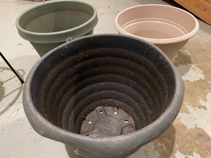 lot 172 image: Planters and Plant Holders