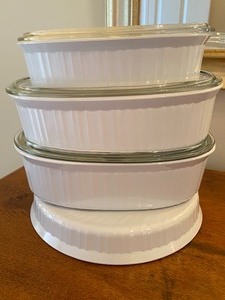 lot 122 image: Four Pieces of Corning Ware