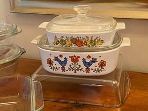 lot 120 image: Pyrex, Corning Ware & Glassbake Kitchen Items