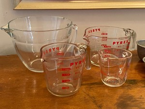 lot 119 image: Pyrex and Fire King Items