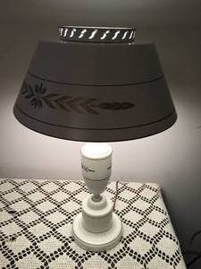 lot 250 image: Vintage Metal Table Lamp