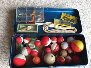 lot 311 image: Small Vintage Metal Tackle Box With Tackle