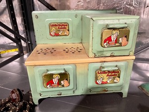 lot 272 image: Vintage Toys