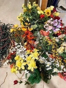 lot 283 image: LOTS of Faux Flowers