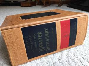 lot 330 image: Huge 1962 Webster Dictionary
