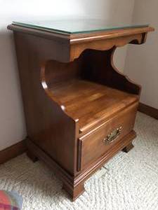 lot 334 image: Wooden Single Drawer Night Stand With Glass Top